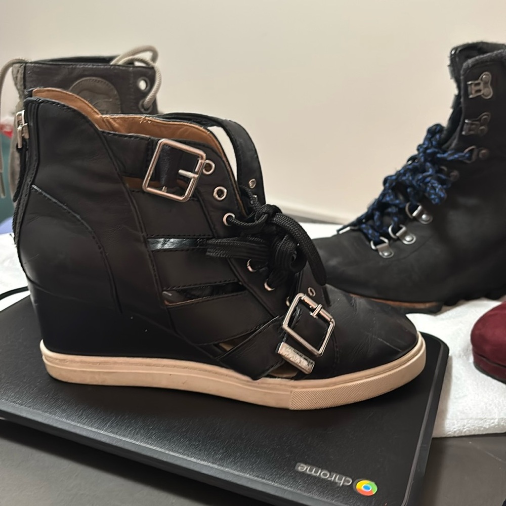 Paola Black leather hidden wedge sneaker